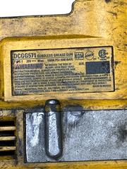 DEWALT DCGG571 20V MAX* Grease Gun Kit (UL)